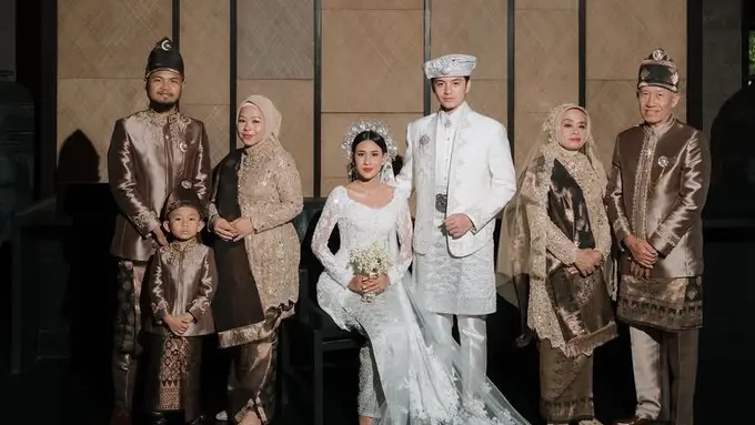 Kakak Perempuan Angga Yunanda hadir di pernikahannya