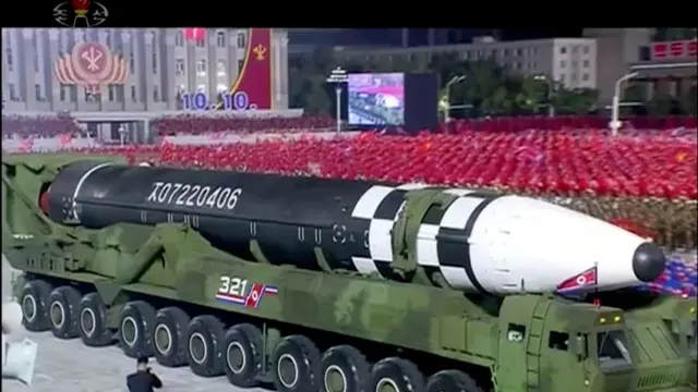 Parade militer yang menampilkan rudal baru Korea Utara pada 10 Oktober 2020 (AP)