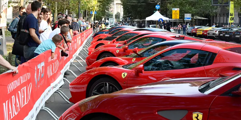 Rayakan HUT ke-70, Ratusan Mobil Mewah Ferrari Dipamerkan di Milan