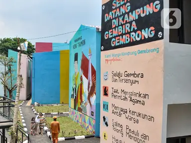 Suasana di Kampung Gembira Gembrong, Cipinang Besar Utara, Jakarta Timur, Selasa (4/10/2022). Pembangunan Kampung Gembira Gembrong yang terdiri atas 138 unit rumah dampak korban kebakaran tersebut kini telah rampung dan disambut antusias oleh warga dan anak-anak setempat. (merdeka.com/Iqbal S. Nugroho)