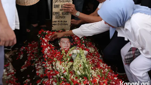 Pemakaman Donny Kesuma. [Foto: Budy Santoso/KapanLagi]