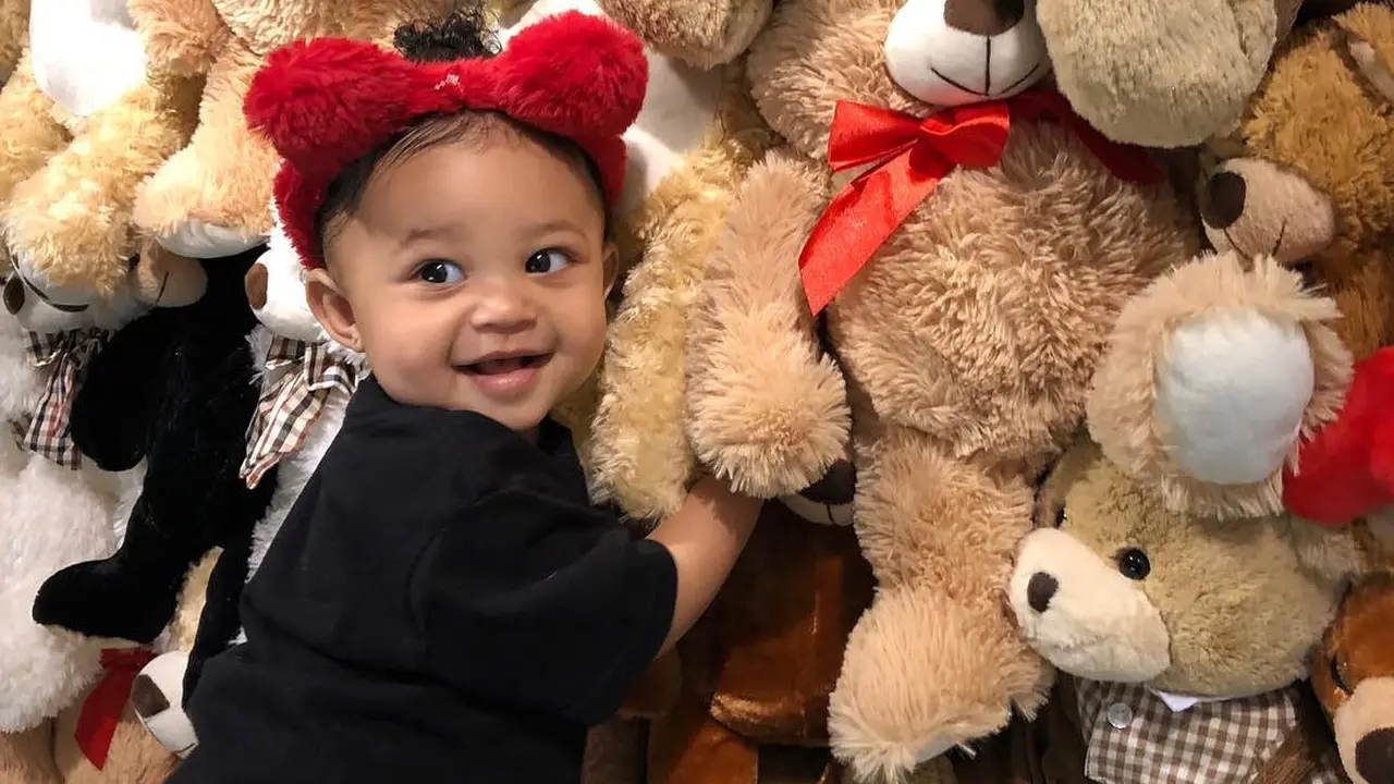 Stormi Webster adalah putri pertama pasangan Kylie Jenner dan Travis Scott.