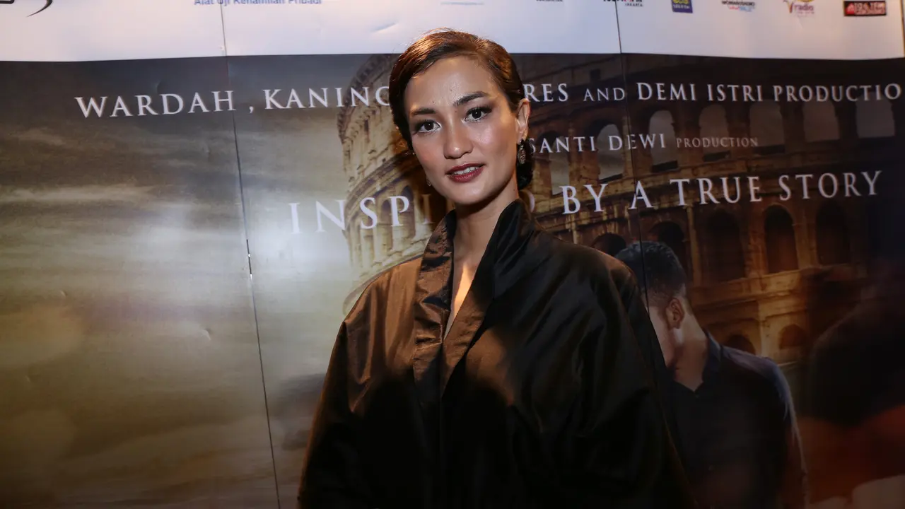 Atiqah Hasiholan