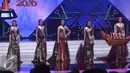Para peserta Putri Indonesia yang masuk 5 besar dalam  acara grand final Putri Indonesia 2016 di Jakarta Convention Center, Jakarta, Jumat (20/2/2016). (Liputan6.com/Herman Zakharia)