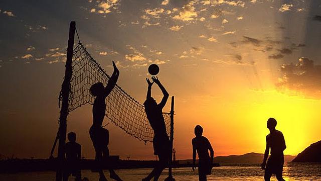 Pukulan Bola yang Menukik ke Arah Lapangan Lawan Adalah Apa? Ini Penjelasannya