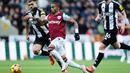 Meski menang, West Ham masih tertahan di peringkat ke-14 klasemen sementara EPL dengan raihan 15 poin. Di sisi lain, Newcastle mengakhiri tren positif tiga kemenangan beruntun. Tim berjuluk The Magpies itu kini berada di peringkat ke-10 dengan 18 poin. (Richard Sellers/PA via AP)