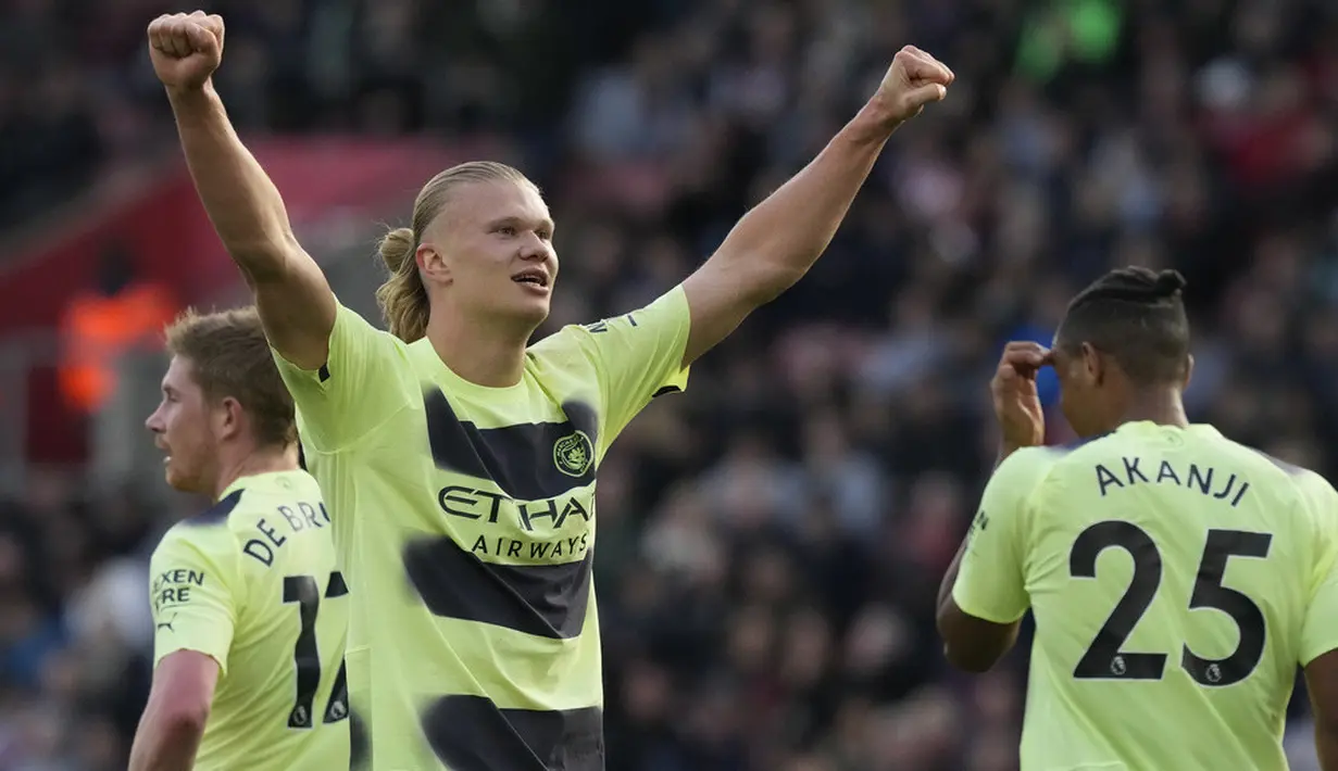 <p>Pemain Manchester City Erling Haaland merayakan setelah mencetak gol ke gawang Southampton pada pertandingan sepak bola Liga Inggris di St Mary's Stadium, Southampton, Inggris, Sabtu (8/4/2023). (AP Photo/Frank Augstein)</p>
