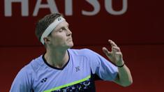 Unggulan pertama sekaligus peringkat 1 BWF, Viktor Axelsen melaju mulus ke babak perempatfinal Turnamen Bulu tangkis Daihatsu Indonesia Masters 2022 usai memenangi laga di babak 16 besar atas wakil Cina Taipei, Wang Tzu Wei di Istora Senayan, Jakarta, Kamis (9/6/2022). (Bola.com/Ikhwan Yanuar)