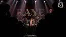 Penampilan penyanyi Raye pada acara Jakarta International BNI Java Jazz Festival (JJF) 2025 di JIExpo, Kemayoran, Jakarta, Minggu (1/6/2025). (Liputan6.com/Herman Zakharia)