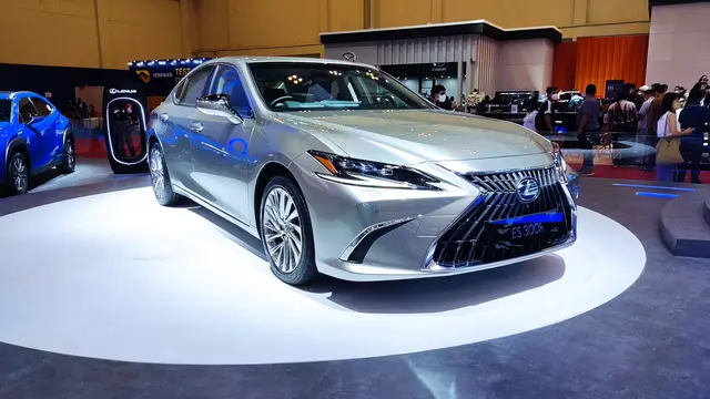 Lexus ES 300H GIIAS 2021
