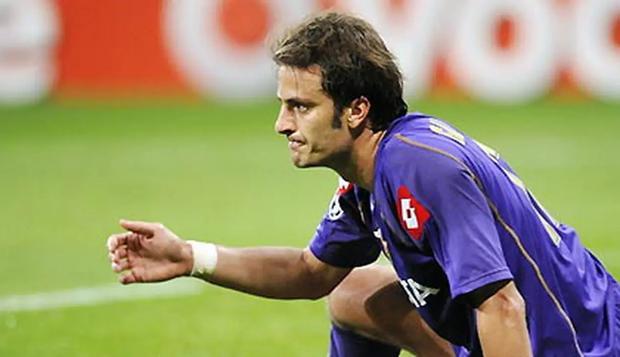 Reaksi kekecewaan dari striker Fiorentina, Alberto Gilardino ketika berhadapan dengan Bayern Muenchen di Liga Champions pada 21 Oktober 2008. AFP PHOTO/OLIVER LANG