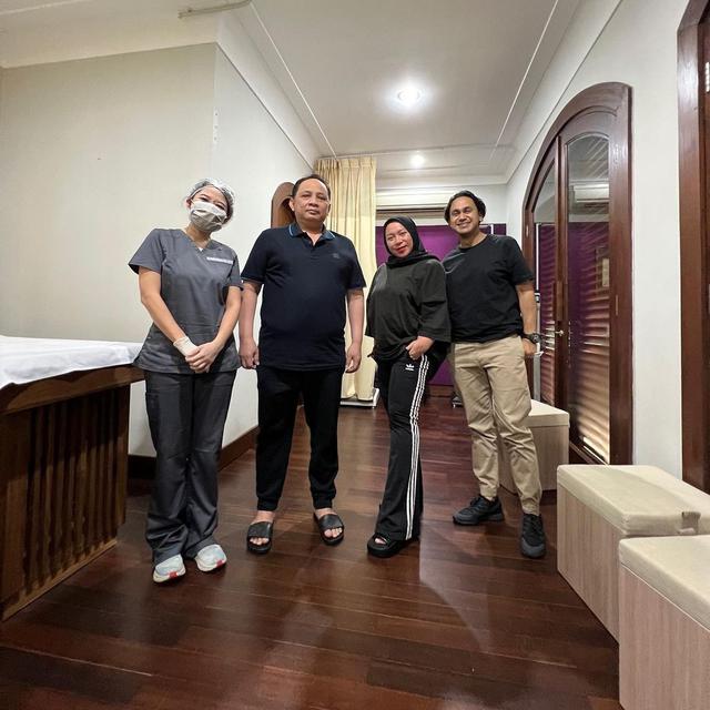 Makin Langsing, Ini 7 POtret Terbaru Melly Goeslaw yang Curi Perhatian