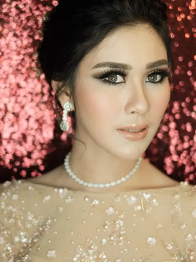 Cantiknya Syahnaz Sadiqah dalam Balutan Makeup Akad dan Resepsi
