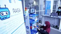 Institut Teknologi Sepuluh Nopember (ITS) berkolaborasi dengan Universitas Airlangga (Unair) meluncurkan Robot Medical Assistant ITS-Unair (RAISA). (Foto: Liputan6.com/Dian Kurniawan)