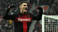 Patrik Schick yang kini tengah menjalani musim keempat bersama Bayern Leverkusen memiliki koleksi satu hattrick di Bundesliga 2023/2024 yang dicetaknya pada pekan ke-16 saat menang 4-0 atas VfL Bochum (20/12/2023). Hingga kini ia baru mencetak 3 gol dari 5 laga di Bundesliga 2023/2024. Minimnya jumlah laga yang dijalani akibat mengalami cedera di awal musim. (AFP/Ina Fassbender)