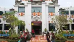 Suasana di gerbang kedatangan Bandara Internasional I Gusti Ngurah Rai, Bali, Kamis (30/11). Aktivitas kedatangan dan keberangkatan Bandara Internasional I Gusti Ngurah Rai sudah beroperasi dengan normal. (Liputan6.com/Immanuel Antonius)