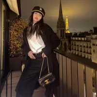 Sehabis konser BLACKPINK di Paris, Lisa BLACKPINk mengunggah fotonya dirinya layaknya pelaut cantik [instagram/lalalalisa_m]