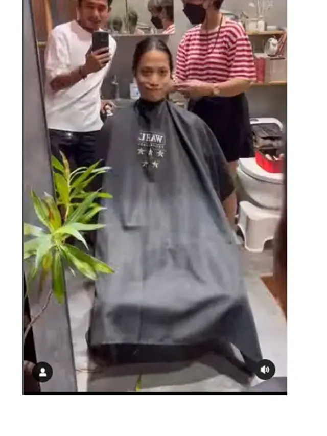 8 Potret Dikta Potong Rambut Gondrong, Beri Semangat Bagi Pejuang Kanker
