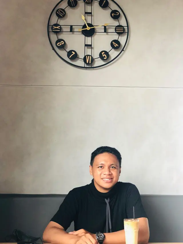 7 Potret Terbaru Amasya Manganang, Kakak Aprilia yang Juga Makin Macho