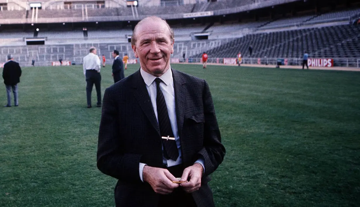 1. Sir Matt Busby, dirinya merupakan pelatih tersukses MU sebelum era Sir Alex Ferguson. Namun siapa sangka saat menjadi pemain dirinya adalah gelandang andalan Liverpool. (www.busbybulettin.tumblr.com)