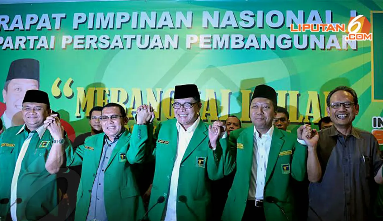 Ketua DPP PPP Rusli Efendi, Waketum PPP Emron Pangkapi, Sekjen Romahurmuziy, dan Ketua DPP Aunur Rofiq usai memberikan keterangan dalam jumpa pers di kantor DPP PPP (Liputan6.com/Johan Tallo).