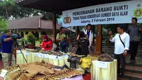 Bareskrim memusnahkan ratusan barang bukti hasil pengungkapan penjualan organ tubuh satwa liar (Istimewa)