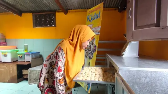 Asa Pemilik Rengginang Kidal Raih Mimpi Dengan Sebelah Tangan