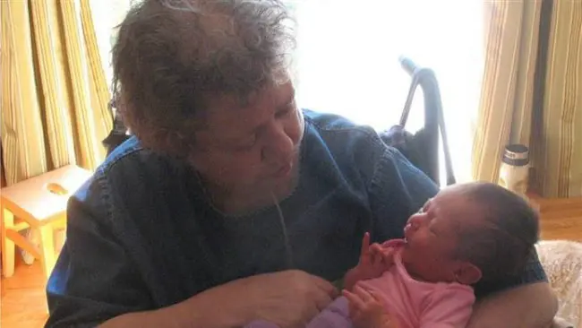 Gail Pine, seorang penderita kanker payudara, rajin menasehati putrinya agar memeriksakan diri. (Sumber Rebecca Pine)