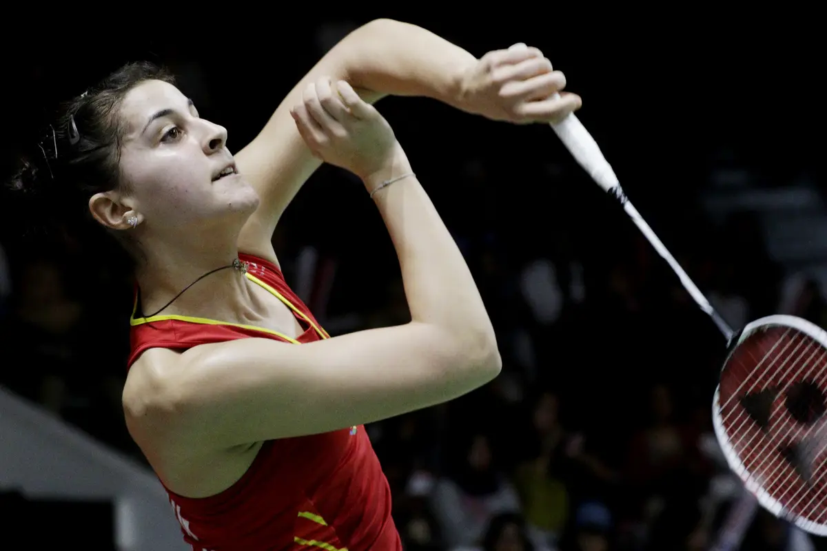 Tunggal putri Spanyol, Carolina Marin, melakukan smash saat melawan tunggal Korsel. (Bola.com/M. Iqbal Ichsan)