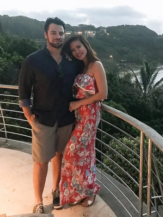 Pemeran Psikolog dalam film Danur itu akan menggelar konsep outdoor pada pernikahan nanti. Tidak banyak undangan disebar. Sekitar 200 undangan teman dekat dan keluarga. (Instagram/aline_adita)