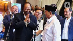 Presiden terpilih 2024-2029, Prabowo Subianto (kanan) usai memberikan keterangan bersama dengan Ketua Umum Partai Nasdem, Surya Paloh usai menggelar pertemuan di Nasdem Tower, Gondangdia Menteng, Jakarta Pusat, Jumat (22/3/2024). (Liputan6.com/Angga Yuniar)