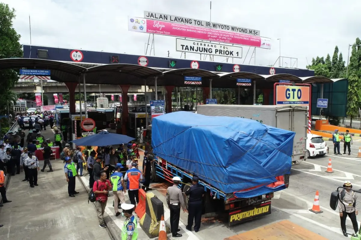 Larangan Truk ODOL Melintas Jalan Tol Jakarta - Bandung Berlaku Mulai Hari Ini