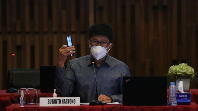Direktur Utama PT Surya Citra Media Tbk (SCM) Sutanto Hartono dalam acara Public Expose SCM di Studio SCTV, Jakarta, Rabu (12/8/2020).