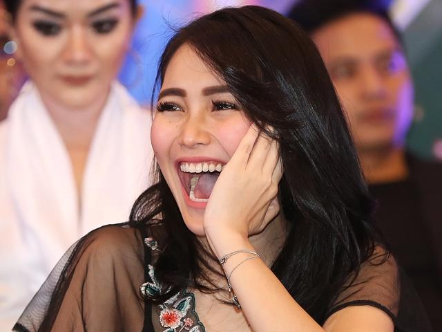 Ayu Ting Ting Goyang Heboh Warganet Mencibir Showbiz Liputan6 Com