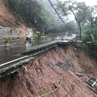 Kondisi longsor yang terjadi di kawasan Puncak Bogor, Jawa Barat (6/2). Sejauh ini polisi masih melakukan pencarian terhadap korban yang berada di Riung Gunung. (Liputan6.com/Pool/Polres Bogor)