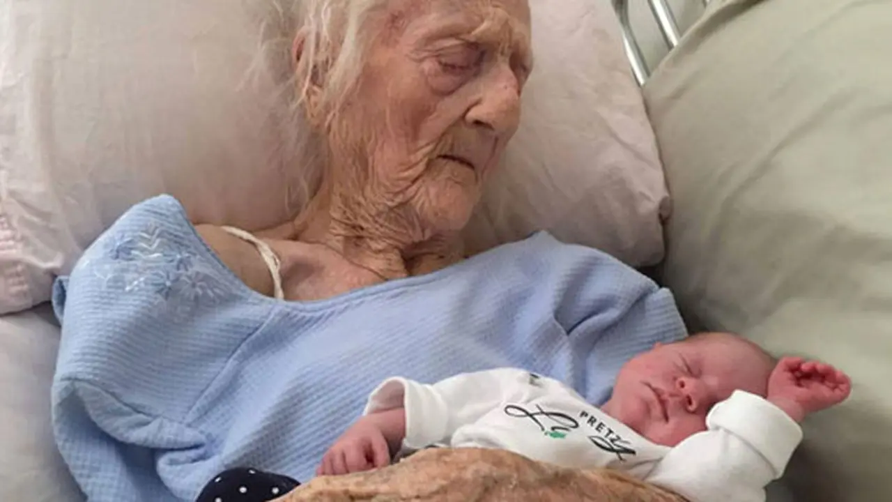 Heboh, Nenek 101 Tahun Melahirkan Bayi Seberat 4 Kg