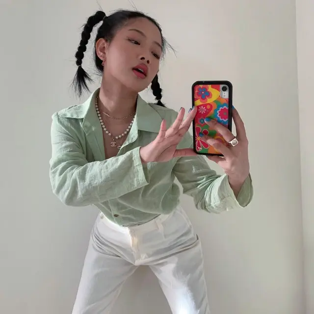 6 Gaya Kece Vanntey Heng yang Kekinian Banget, Pacar Rich Brian