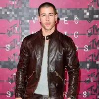 Nick Jonas dari ‘Jonas Brothers’  dikabarkan pernah menjalin kasih dengan Selena Gomez meskipun mereka terlihat mesra di awak media, namun rupanya hubungan mereka putus nyambung  dan kandas pada tahun 2010.  (viainstagram@nickjonas/Bintang.com)