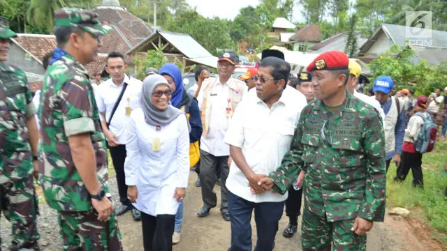 Aksi Kopassus Berjibaku Bantu Warga Korban Gempa Bumi