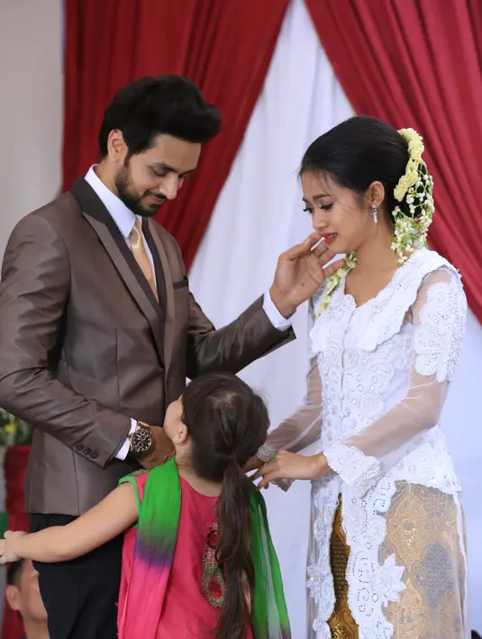 Kedatangan pemeran Ranveer dan Ishani ini salah satunya memang untuk syuting film televisi. Hal ini bertujuan mengobati rasa rindu penggemarnya akan peran mereka di serial India Ranveer dan Ishani. (Adrian Putra/Bintang.com)