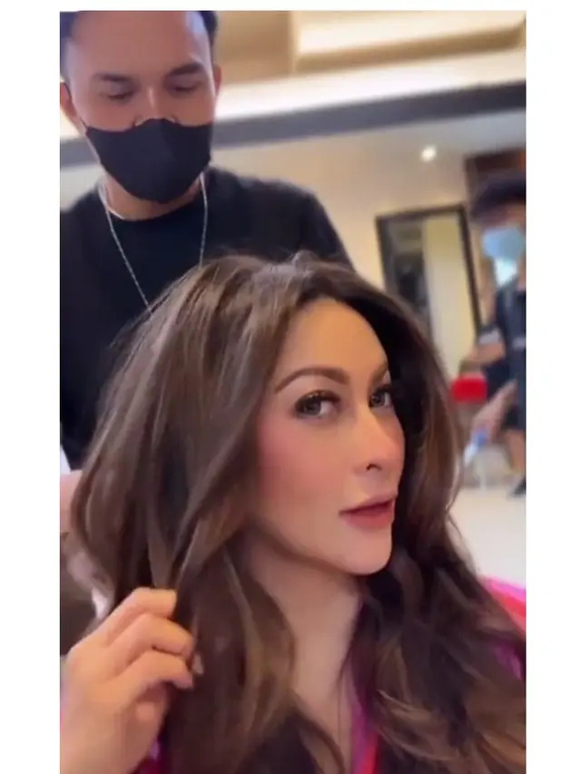 7 Potret Terbaru Diana Punky Tetap Awet Muda di Usia 49 Tahun, Disebut Bak Barbie