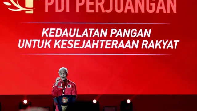 Bakal calon presiden RI 2024, Ganjar Pranowo saat memberikan pidato di acara Rakernas IV PDI Perjuangan.