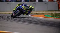 Pembalap Movistar Yamaha, Valentino Rossi mengakhiri balapan MotoGP Jerman 2018 dengan podium kedua. (Twitter/Yamaha Motor)