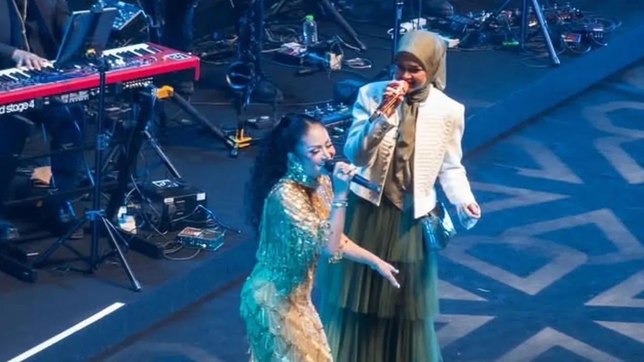 Potret Siti Nurhaliza Nyanyi Bareng Kris Dayanti (Foto: Instagram @krisdayantilemos)