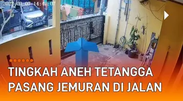 Dalam kehidupan sosial bertetangga, tak jarang ditemui sifat yang tidak wajar. Seperti yang viral baru-baru ini. CCTV merekam tingkah aneh tetangga yang merepotkan warga.