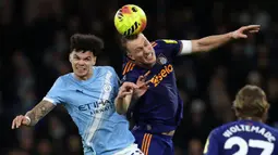 Nico yang bermain sebagai starter berhasil membayar kepercayaan pelatih Pep Guardiola. (AFP/Darren Staples)