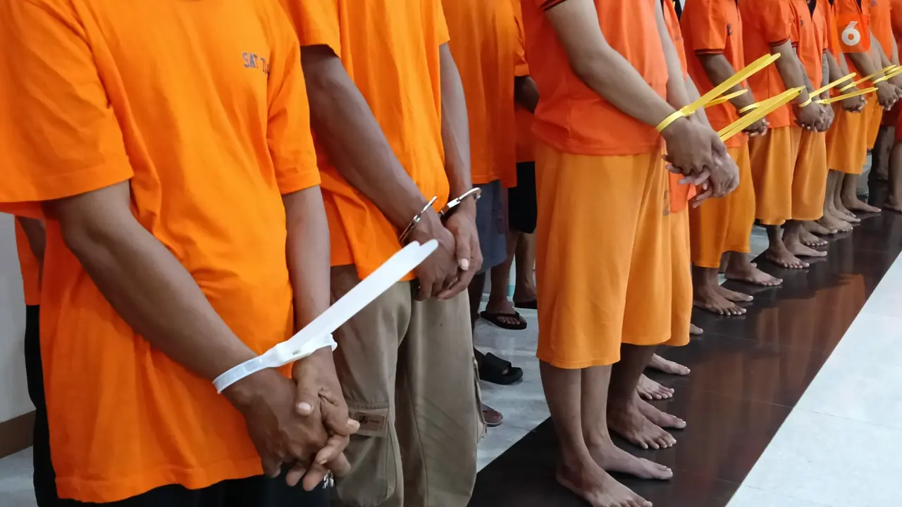 Preman dan Anggota Ormas yang Ditangkap Polda Banten. (Jumat, 09/05/2025). (Yandhi Deslatama/Liputan6.com).