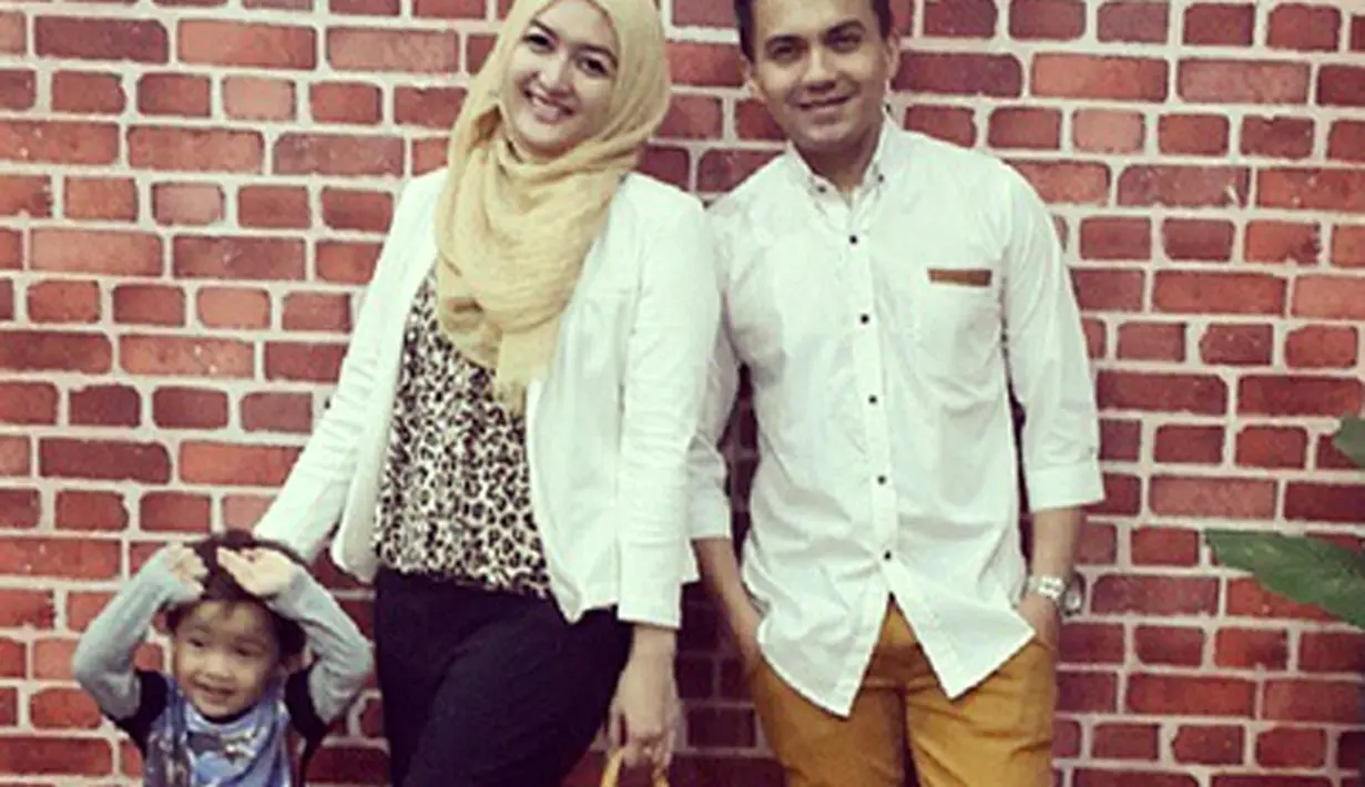 Sahrul Gunawan dan Indriani Hadi