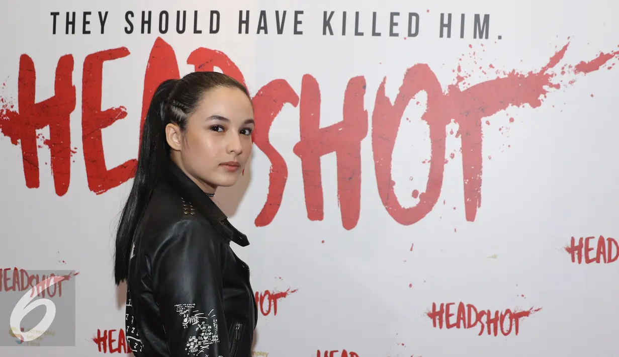 Aktris Chelsea Islan saat menghadiri acara press screening dan jumpa press film Headshot di kawasan Senayan, Jakarta, Kamis (1/12). Film Headshot akan ditayangkan serentak pada 8 Des 2016. (Liputan6.com/Herman Zakharia)