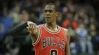 Guard Chicago Bulls, Rajon Rondo, mencetak 20 poin saat timnya mengalahkan tuan rumah Charlotte Hornets 115-109 dalam lanjutan NBA, Senin (13/3/2017). (Bola.com/Twitter/BullsNationNet)